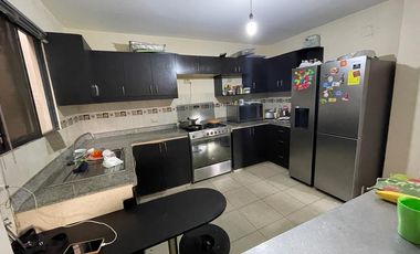 En alquiler casa de 4 dormitorios en urb.La Romareda. (TH)