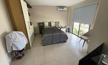 En alquiler casa de 4 dormitorios en urb.La Romareda. (TH)