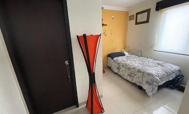 En alquiler casa de 4 dormitorios en urb.La Romareda. (TH)