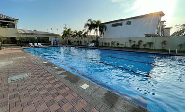 En alquiler casa de 4 dormitorios en urb.La Romareda. (TH)