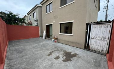 En alquiler casa de 4 dormitorios en urb.La Romareda. (TH)