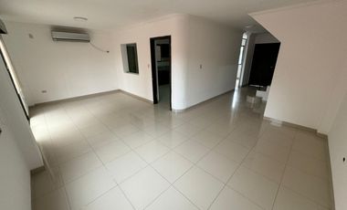 En alquiler casa de 4 dormitorios en urb.La Romareda. (TH)