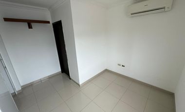 En alquiler casa de 4 dormitorios en urb.La Romareda. (TH)