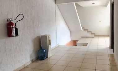 VENDO AMPLIA OFICINA Y LOCAL EN ESQUINA $2,500,000.00 CON PANELES SOLARES Y CALENTADOR SOLAR LLAMA !