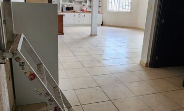 VENDO AMPLIA OFICINA Y LOCAL EN ESQUINA $2,500,000.00 CON PANELES SOLARES Y CALENTADOR SOLAR LLAMA !