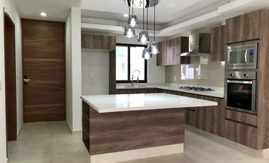 Casa Inteligente en venta en Coto de Valle Imperial Zapopan