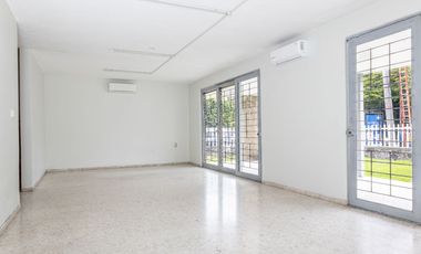 Amplia Casa en Venta en Esquina de Av Circuvalación y Juan de Mena