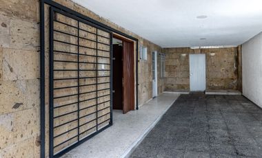 Amplia Casa en Venta en Esquina de Av Circuvalación y Juan de Mena