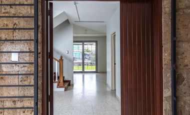 Amplia Casa en Venta en Esquina de Av Circuvalación y Juan de Mena