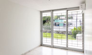 Amplia Casa en Venta en Esquina de Av Circuvalación y Juan de Mena