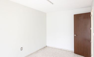 Amplia Casa en Venta en Esquina de Av Circuvalación y Juan de Mena