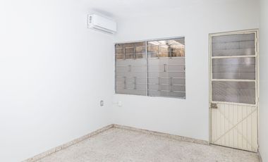 Amplia Casa en Venta en Esquina de Av Circuvalación y Juan de Mena
