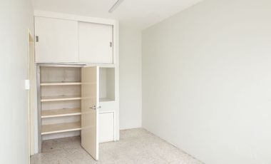 Amplia Casa en Venta en Esquina de Av Circuvalación y Juan de Mena