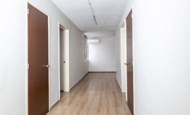 Amplia Casa en Venta en Esquina de Av Circuvalación y Juan de Mena