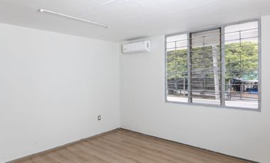 Amplia Casa en Venta en Esquina de Av Circuvalación y Juan de Mena