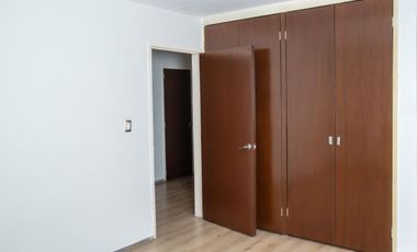 Amplia Casa en Venta en Esquina de Av Circuvalación y Juan de Mena