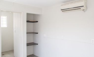 Amplia Casa en Venta en Esquina de Av Circuvalación y Juan de Mena