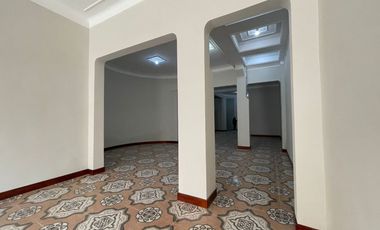 LOCAL COMERCIAL EN ALQUILER EN 1er PISO FRENTE A AV. PASEO COLÓN