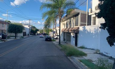 Local Comercial y Of. VENTA AV. CAMINO AL MIRADOR Paseo Residencial MONTERREY 2 Amplios Frentes ESQUINA Super Ubicado CENTRICO Muy Visible 2 Plantas