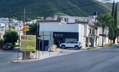 Venta Excepcional LOCAL COMERCIAL y Oficinas AV. CAMINO AL MIRADOR Paseo Residencial Monterrey ESQUINA 2 PISOS Super Visible Estratégico
