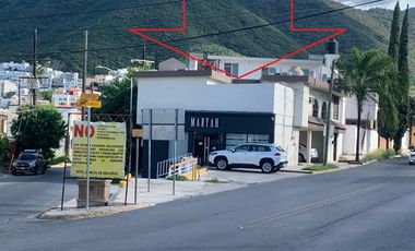 Venta Excepcional LOCAL COMERCIAL y Oficinas AV. CAMINO AL MIRADOR Paseo Residencial Monterrey ESQUINA 2 PISOS Super Visible Estratégico