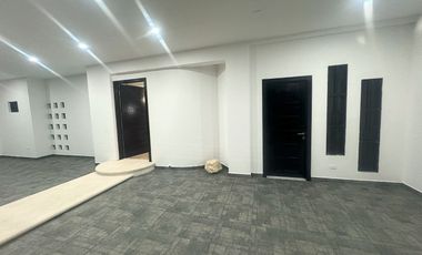 Fantástica Casa en VENTA 100% Remodelada Av.Acanceh, SM 11, Cancún