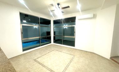 Fantástica Casa en VENTA 100% Remodelada Av.Acanceh, SM 11, Cancún