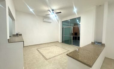 Fantástica Casa en VENTA 100% Remodelada Av.Acanceh, SM 11, Cancún