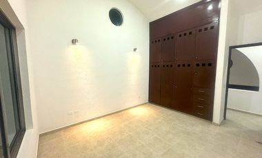 Fantástica Casa en VENTA 100% Remodelada Av.Acanceh, SM 11, Cancún