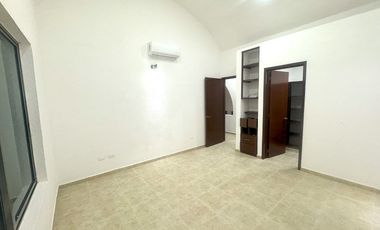 Fantástica Casa en VENTA 100% Remodelada Av.Acanceh, SM 11, Cancún