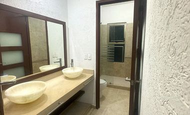 Fantástica Casa en VENTA 100% Remodelada Av.Acanceh, SM 11, Cancún