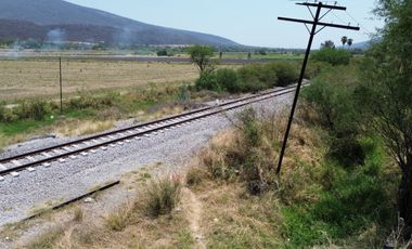 TERRENO JUNTO A LA VIA DEL TREN EN ATEQUIZA, JALISCO