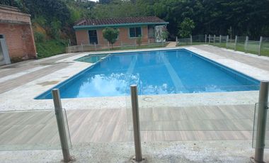 VENDO FINCA DE UNA HECTÁREA ENTRE GIRARDOTA Y BARBOSA ANTIOQUIA