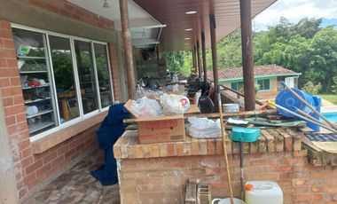 VENDO FINCA DE UNA HECTÁREA ENTRE GIRARDOTA Y BARBOSA ANTIOQUIA