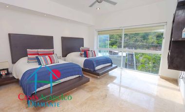 Hermosa casa con alberca privada, asoleadero y espectacular vista a la bahía de Santa Lucía