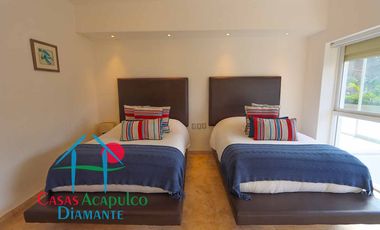Hermosa casa con alberca privada, asoleadero y espectacular vista a la bahía de Santa Lucía