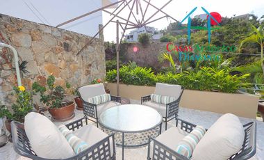 Hermosa casa con alberca privada, asoleadero y espectacular vista a la bahía de Santa Lucía