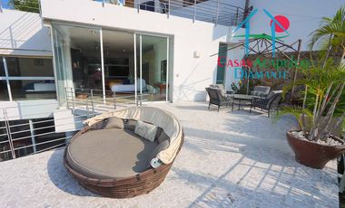 Hermosa casa con alberca privada, asoleadero y espectacular vista a la bahía de Santa Lucía