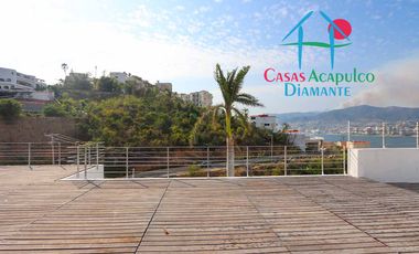 Hermosa casa con alberca privada, asoleadero y espectacular vista a la bahía de Santa Lucía