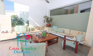 Hermosa casa con alberca privada, asoleadero y espectacular vista a la bahía de Santa Lucía