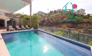 Hermosa casa con alberca privada, asoleadero y espectacular vista a la bahía de Santa Lucía