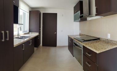 RENTA amplia casa en condominio Dos Caprichos, Juriquilla, Querétaro