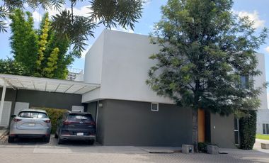 RENTA amplia casa en condominio Dos Caprichos, Juriquilla, Querétaro