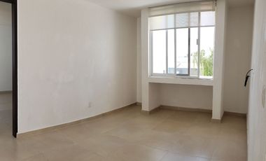 RENTA amplia casa en condominio Dos Caprichos, Juriquilla, Querétaro