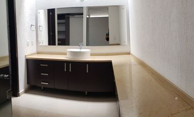 RENTA amplia casa en condominio Dos Caprichos, Juriquilla, Querétaro