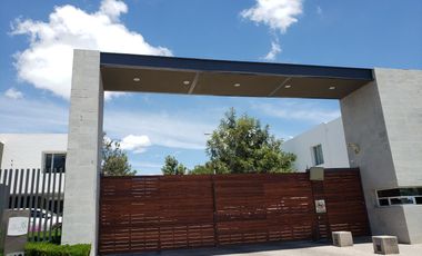 RENTA amplia casa en condominio Dos Caprichos, Juriquilla, Querétaro