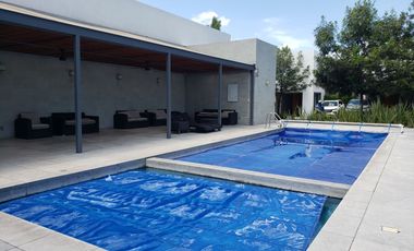 RENTA amplia casa en condominio Dos Caprichos, Juriquilla, Querétaro