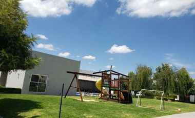 RENTA amplia casa en condominio Dos Caprichos, Juriquilla, Querétaro