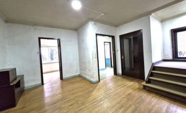 Casa Isla Teja vista hacia la costanera $ 1.500.000.000.-