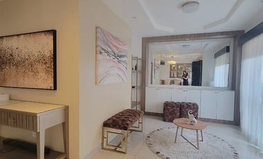 En alquiler moderna y lujosa casa  full amoblada en Urbanización Grecco, sector El Tornero vía a Samborondón